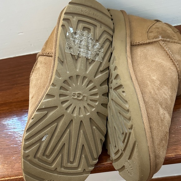 Ugg Tan  Boots - Picture 4 of 4
